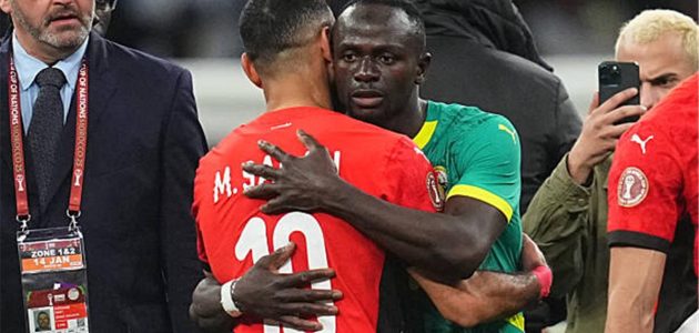 ساديو ماني يوجه رسالة دعم لمحمد صلاح بعد هزيمة مصر في نصف نهائي أمم إفريقيا